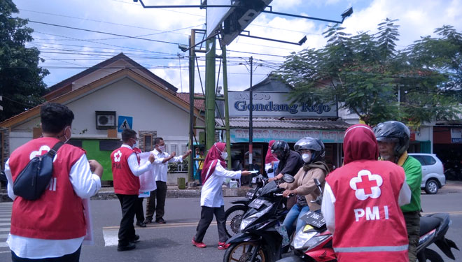 Ratus relawan PMI Banjarnegara turun ke jalan untuk kampanyekan protokol kesehatan. (FOTO : PMI Banjarnegara for TIMES Indonesia)
