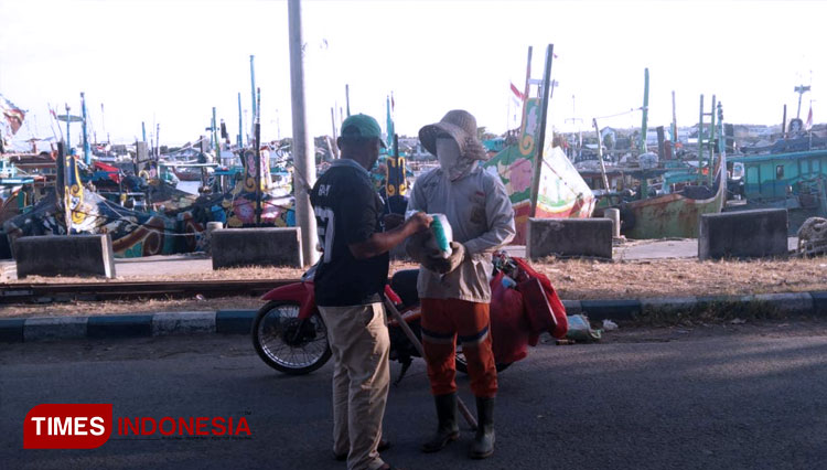 Rayakan Satu Dekade dukung Persela, Curva Boys Gelar Bakti Sosial