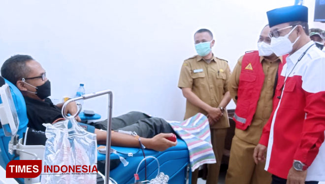 Launching donor plasma konvalense penyintas Covid-19 di UDD PMI Ngawi. (Foto: M.Miftakul/TIMES Indonesia)