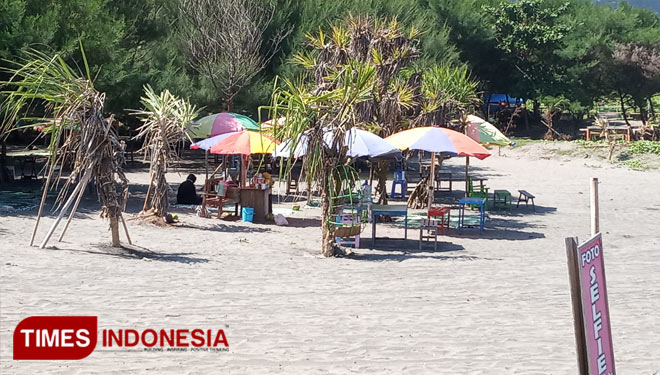 Suasana pantai Parangtritis saat diutup dari kunjungan wisatawan. (Foto : Totok Hidayat/TIMES Indonesia)