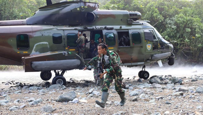 Operasi terus digelar TNI-Polri di Poso, Sulawesi Tengah untuk mengejar sisa DPO teroris MIT Poso. (foto: Puspen TNI)