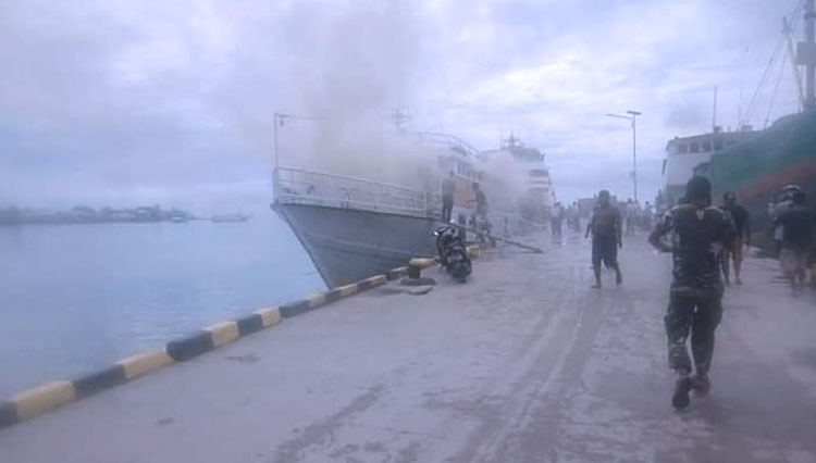 Kebakaran menimpa Kapal motor Fungka Permata VII (Foto: Kano for TIMES Indonesia)