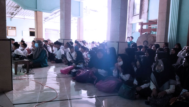 Kegiatan sosialisasi covid-19 di Pondok Pesantren Tarbiyatussibyan Desa Tambakasri Kecamatan Sumbermanjing Wetan, Kabupaten Malang. (FOTO: AJP TIMES Indonesia)
