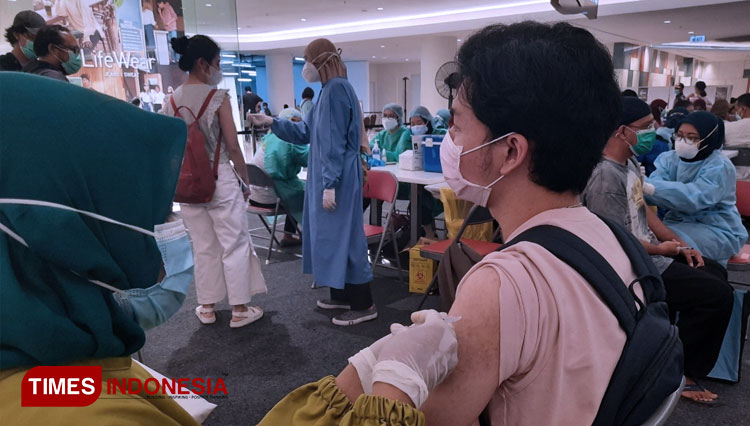 Vaksinasi yang digelar di Ciputra World Surabaya  (FOTO: Shinta Miranda/TIMES Indonesia)