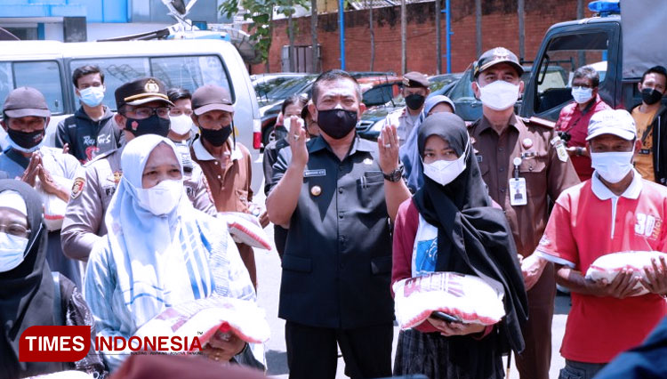 Vaksinasi-merdeka-untuk-mahasiswa-UGJ-dan-Masyarakat-umum-Kota-Cirebon-2.jpg