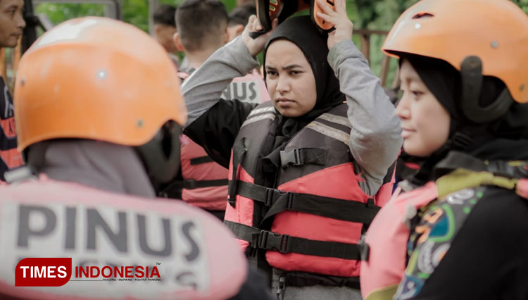 arung jeram di Pinus Rafting Banyuwangi a