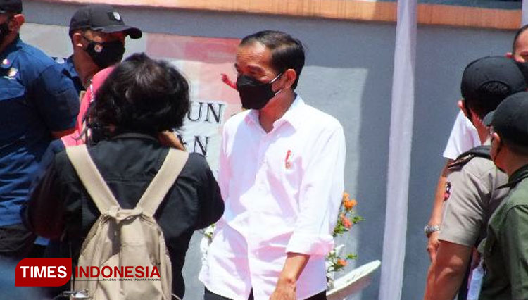 Kunjungan ke Cilacap, Presiden RI Jokowi Diserbu Emak-emak