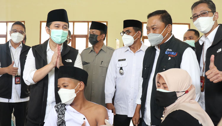 Bank Jatim Sukseskan Program Vaksinasi hingga Pulau Bawean