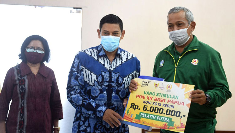 Wali Kota Kediri dan Kontingen PON ajpg