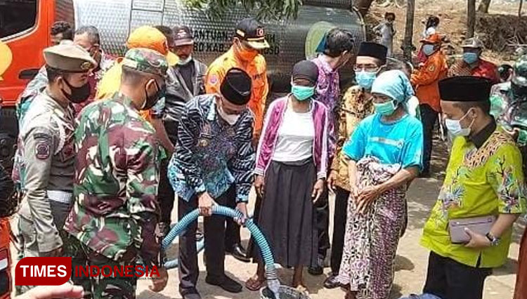 Bupati Bondowoso Turun Langsung dalam Penyuplaian Air Bersih di Botolinggo