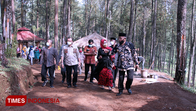 Idza-Priyanti-Apresiasi-Kreatifitas-3.jpg