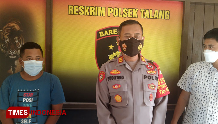 Kapolsek Talang, AKP Sudiyono memberikan keterangan kepada Times Indonesia (Foto: Dimas Reza Yogatama For Times Indonesia)