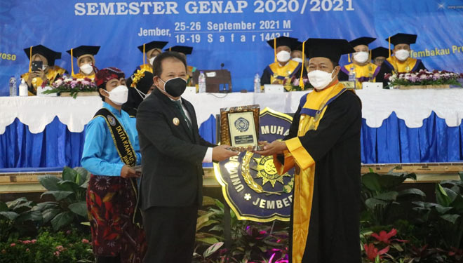 Gelar Wisuda Ke-45, UM Jember Gandeng Pemkab Percepat Kesejahteraan Masyarakat