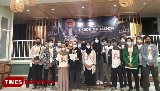 Sejumlah milenial yang mengatasnakan dirinya Gerdu Muhaimin saat mendeklarasikan diri mendukung Gus Muhaimin untuk Pilpres 2024 Jumat (24/9/2021). (Foto: Khusnul Hasana/TIMES Indonesia)