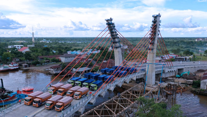 Untuk uji coba operasional, Jembatan Sei Alalak ini dibuka untuk umum secara terbatas pada Minggu, 26 September 2021 mulai pukul 13.30 WITA hingga pelaksanaan peresmian. (FOTO: Biro Komunikasi Publik Kementerian PUPR RI)