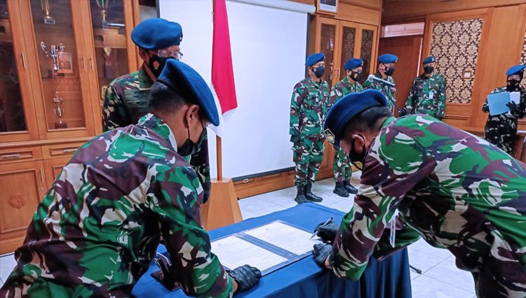 Penandatanganan serah terima Jabatan Kepala RS Pusat Angkatan Udara (RSPAU) dipimpin oleh Kadiskes TNI AU Marsma TNI Dr. dr Isdwiranto SpBS, SpKP.