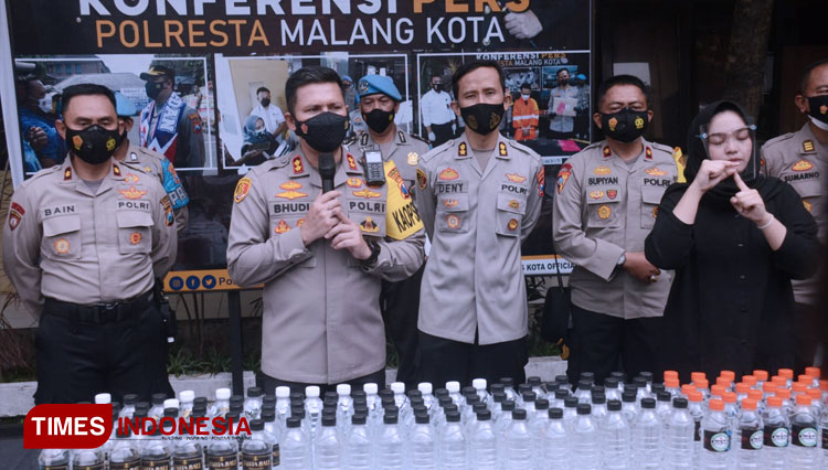 Polresta Malang Kota Berhasil Amankan Ribuan Botol Arak Ilegal Siap Edar