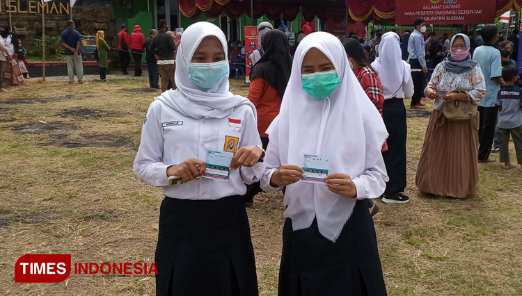 Siswa yang sudah divaksin siap mengikuti ujicoba pembelajaran tatap muka.  (Foto: Totok Hidayat/TIMES Indonesia)