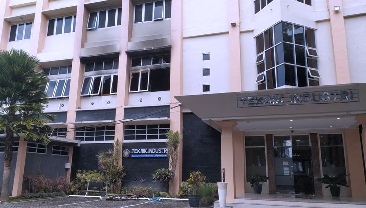 kebakaran Gedung FT UB Malang 2