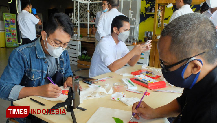 lomba melukis totebag di Yello Hotel Jemursari a