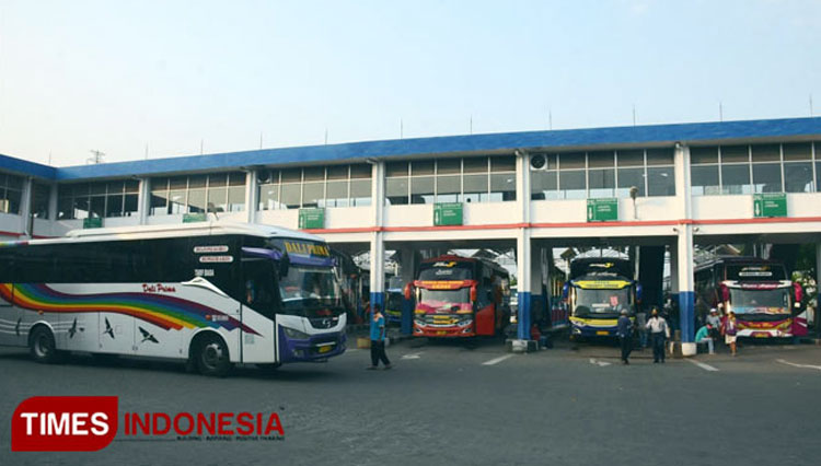 Bus-merupakan-moda-transportasi-andalan-bagi-sebagian-besar-masyarakat-Jawa-Timur-2.jpg