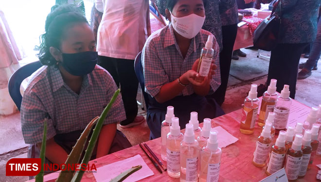 Hebat, Siswa SLB di Madiun Buat Handsanitizer Berbahan Alami