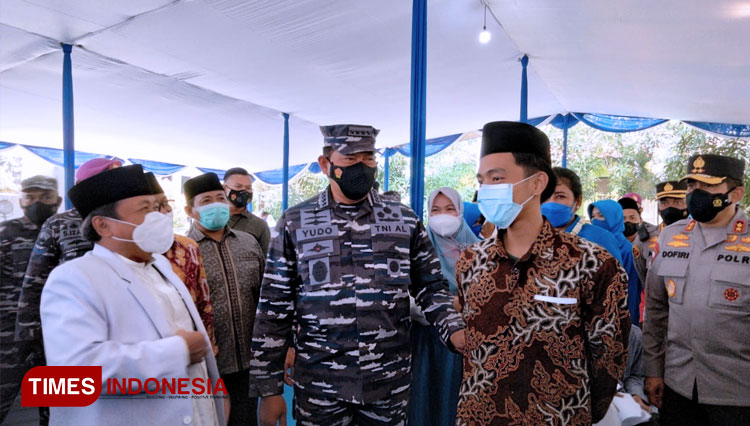 Pelaksanaan vaksinasi di pondok pesantren khas Kempek Cirebon. (Foto: Dede Sofiyah/TIMES Indonesia)