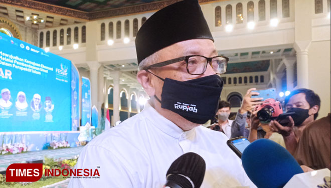 Kepala Perwakilan Bank Indonesia Provinsi Jawa Timur Budi Hanoto, Rabu (29/9/2021) malam. (Foto: Lely Yuana/TIMES Indonesia)