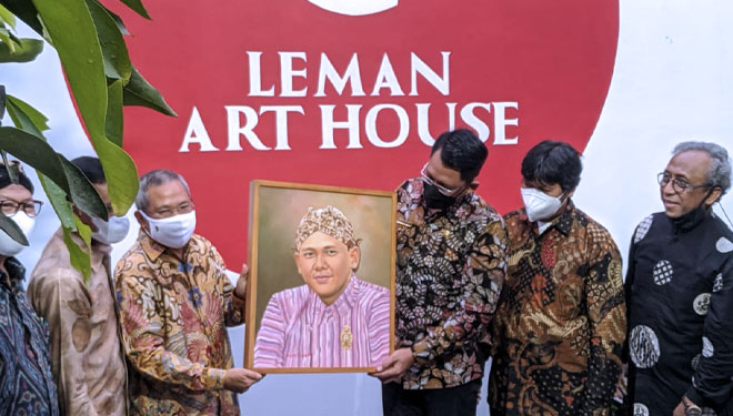 Wakil Bupati Sleman Danang Maharsa ketika meresmikan Galeri Leman Art House pada 12 September 2021. (FOTO: Dok. Erwan for TIMES Indonesia)