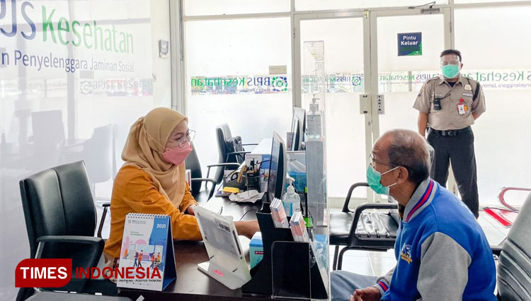 Peserta BPJS Kesehatan saat mendapatkan layanan (Foto: BPJS Kesehatan Cabang Gresik for TIMES Indonesia).