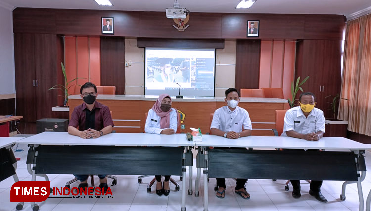 Sosialisasi-Webinar-yang-digelar-Diskoperindag-Gresik.jpg