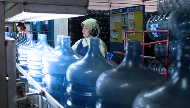 Giliran Guru Besar Undip dan ITB Pastikan Air Kemasan Galon Guna Ulang Aman