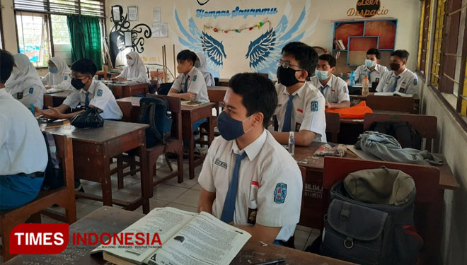 Proses Pembelajaran Tatap Muka di Surabaya. (FOTO: Shinta Miranda/TIMES Indonesia)