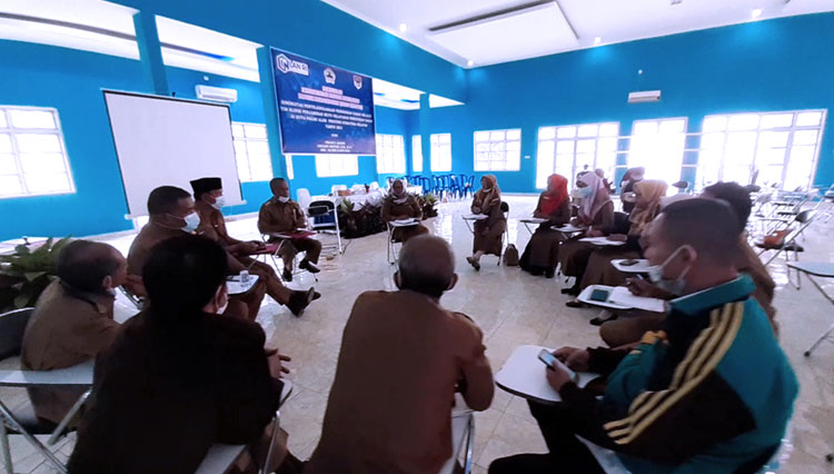 Tim Klinik Penjaminan Mutu Pendidikan Dasar Kota Pagaralam tengah melakukan diskusi, terkait upaya peningkatan mutu pendidikan di Pagaralam.  (Foto : Asnadi/Times Indonesia)