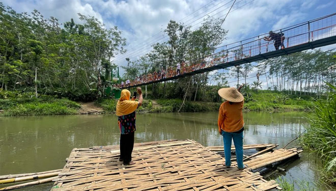 Jembatan Gantung Druju yang baru saja diresmikan Bupati Malang Abah Sanusi. (Foto : Andika Fajar Kurniawan for TIMES Indonesia).