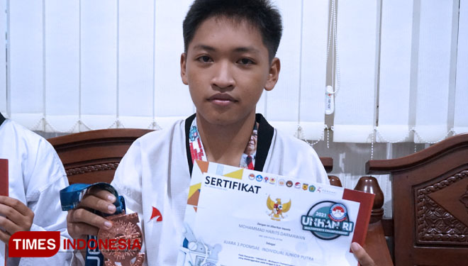 M. Harits Dermawan, siswa kelas 11 SMAN 1 Bangsal yang menyabet medali perunggu di ajang internasional, Senin (04/10/2021). (Foto: Thaoqid Nur Hidayat/TIMES Indonesia) 