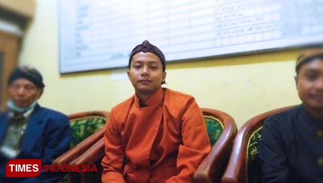 Ki Dalang Tri Hartanto, trah keturunan yang ke-14 dari Dalang Wayang Beber pertama Ki Tawang Alun. (foto: Yusuf Arifai/TIMES Indonesia)