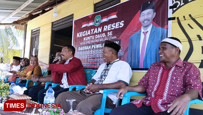 Ketua DPRD Malut, Kuntu Daud serap aspirasi warga Baho, Halsel. (Foto: Wahyudi Yahya/TIMES Indonesia)