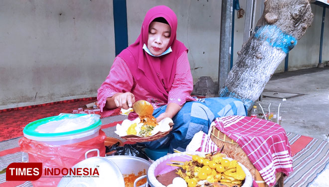 Salah satu penjual Sego Boran yang ada di Plaza Lamongan. (FOTO: MFA Rohmatillah/ TIMES Indonesia)