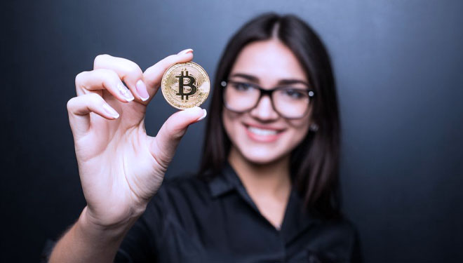 Mata uang kripto Bitcoin, menembus angka 50.000 dolar AS pada sesi perdagangan Selasa (5/10/2021). (foto: suttherstock)