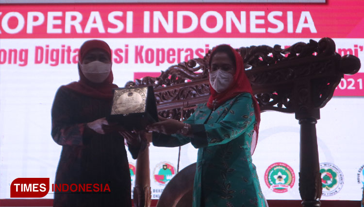 Buka Rakernas Dekopin, Gubernur Khofifah Dorong Koperasi Menuju ...