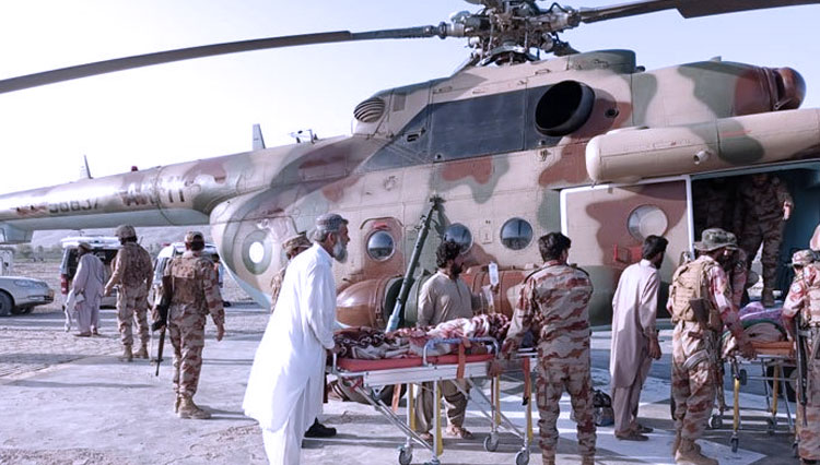 Militer-Pakistan-langsung-ambil-bagian-dalam-memberi-pertolongan-kepada-para-korban-gempa.jpg