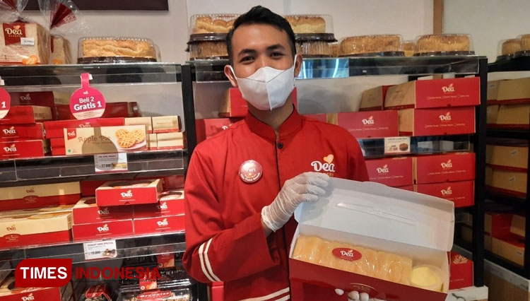 Suasana Dea Bakery saat grand opening di Kapas Krampung Surabaya (FOTO: Shinta Miranda/TIMES Indonesia)
