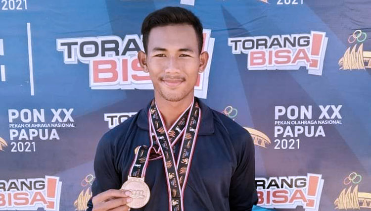 Atlet Dayung asal Indramayu, Surahman, yang berhasil meraih medali emas di PON XX Papua. (FOTO: Diskominfo Kabupaten Indramayu)
