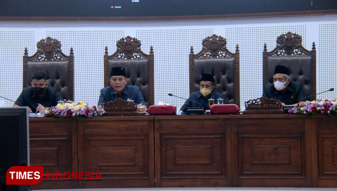 Suasana rapat paripurna DPRD Kota Malang tentang Laporan Hasil Banggar RAPBD TA 2022, Jumat (7/10/2021). (Foto: Adhitya Hendra/TIMES Indonesia)