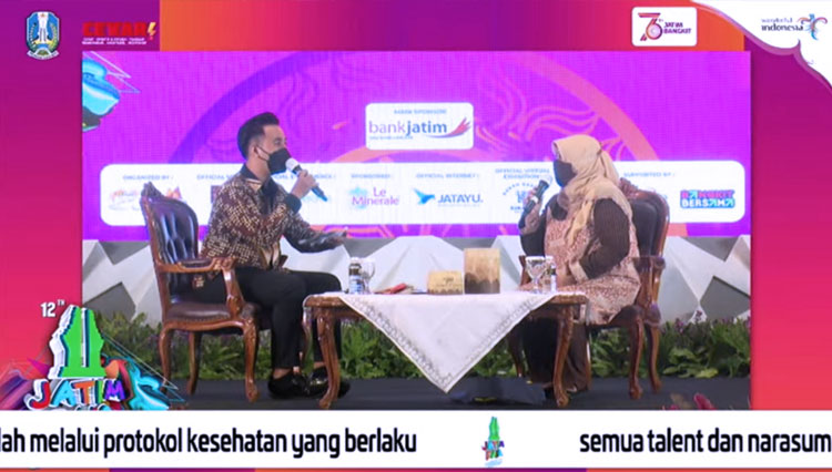 Nanik Daun saat menjelaskan tentang Bengkel Kriya Daun 9996 di acara Jatim Fair 2021 (FOTO: Tangkapan Layar Youtube)