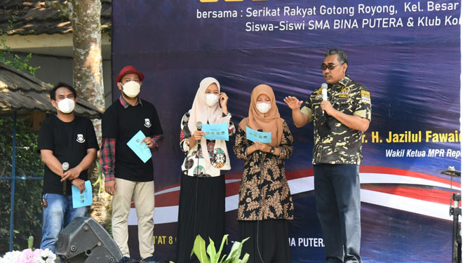 MPR RI Jazilul Fawaid atau Gus Jazil saat melakukan sosialisasi 4 Pilar di SMA Bina Putera, Kopo, Serang, Banten, Jumat (8/10/2021).