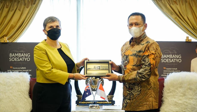 Ketua MPR RI Bambang Soesatyo menerima Duta Besar Australia untuk Indonesia H.E. Ms. Penny Williams, di Ruang Kerja Ketua MPR RI, di Jakarta, Senin (11/10/2021). (FOTO: Dok. MPR RI).