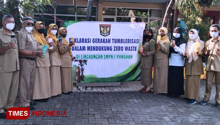 SMPN 1 Pandaan Deklarasikan Gerakan Tumblerisasi. (FOTO: AJP TIMES Indonesia)