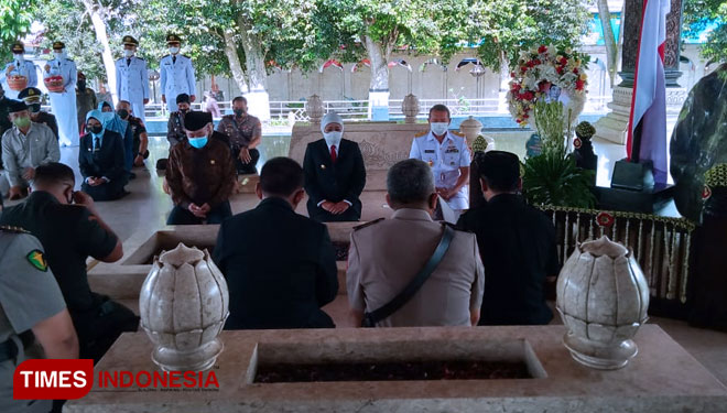 Jelang HUT ke 76 Jatim, Gubernur Khofifah Ziarah ke Makam Bung Karno